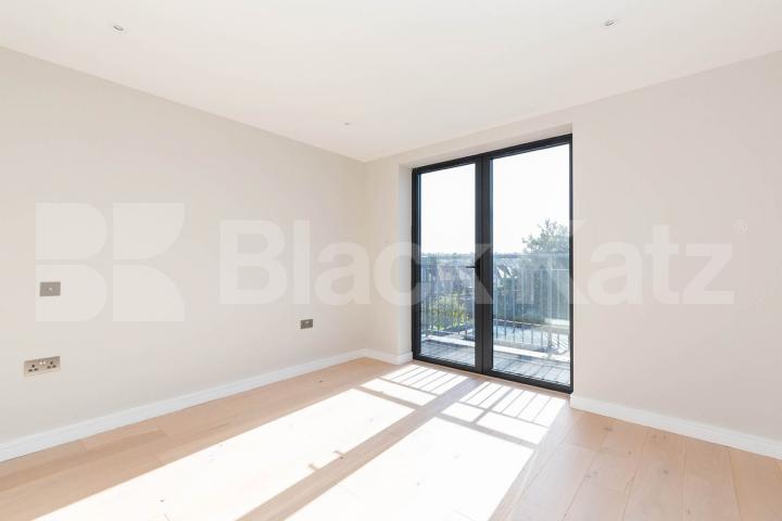 Spacious 600sq ft 1 bedroom apartment with a private terrace Tottenham Lane, Crouch End 